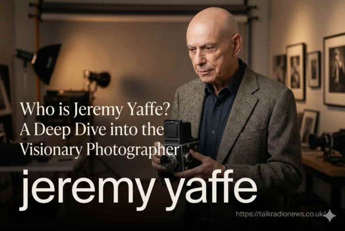 Award-winning photographer Jeremy Yaffe teaching a workshop in Boston.